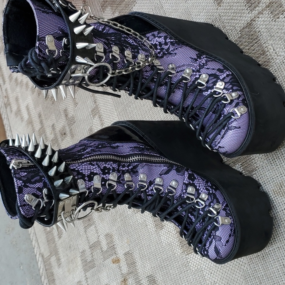 Haunted traitor boots